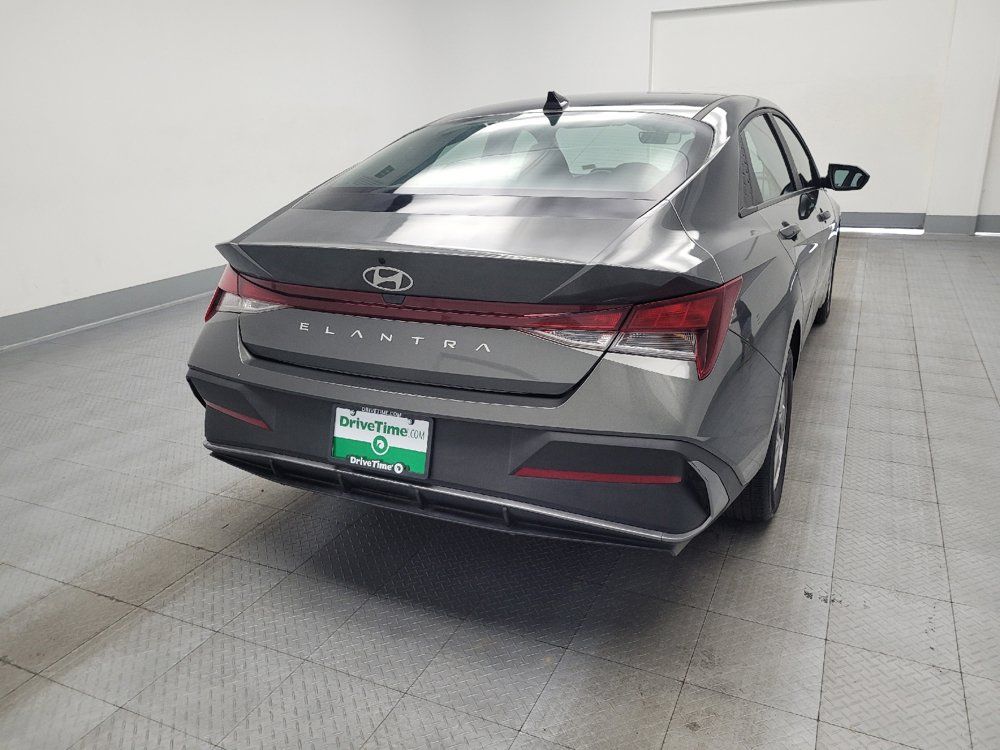 Used 2025 Hyundai Elantra SE FWD image 7