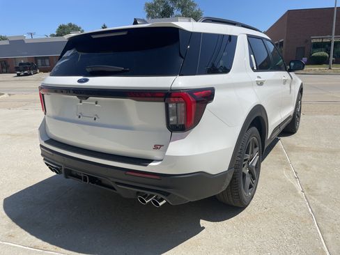 New 2026 Ford Explorer ST w/ Sun And Sound Package AWD/4WD image 4
