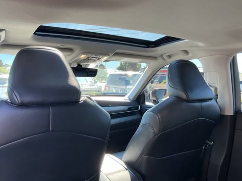 Used 2022 Toyota Highlander XLE AWD/4WD image 26