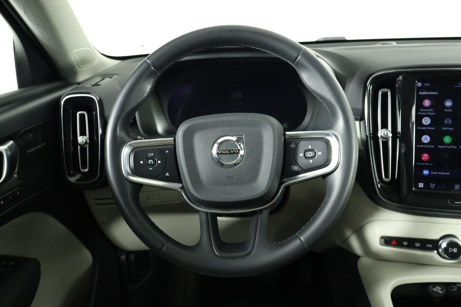 Used 2024 Volvo XC40 B5 Plus w/ Protection Package Premier AWD/4WD image 8