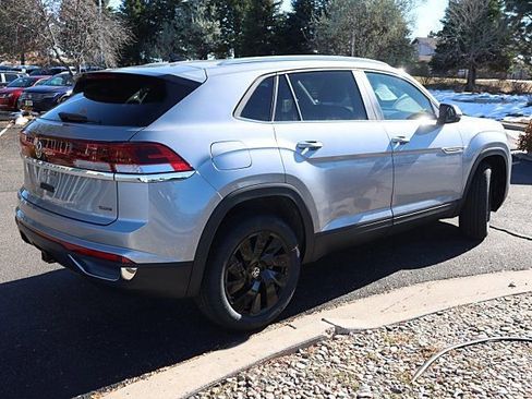 Certified 2025 Volkswagen Atlas Cross Sport SE image 6