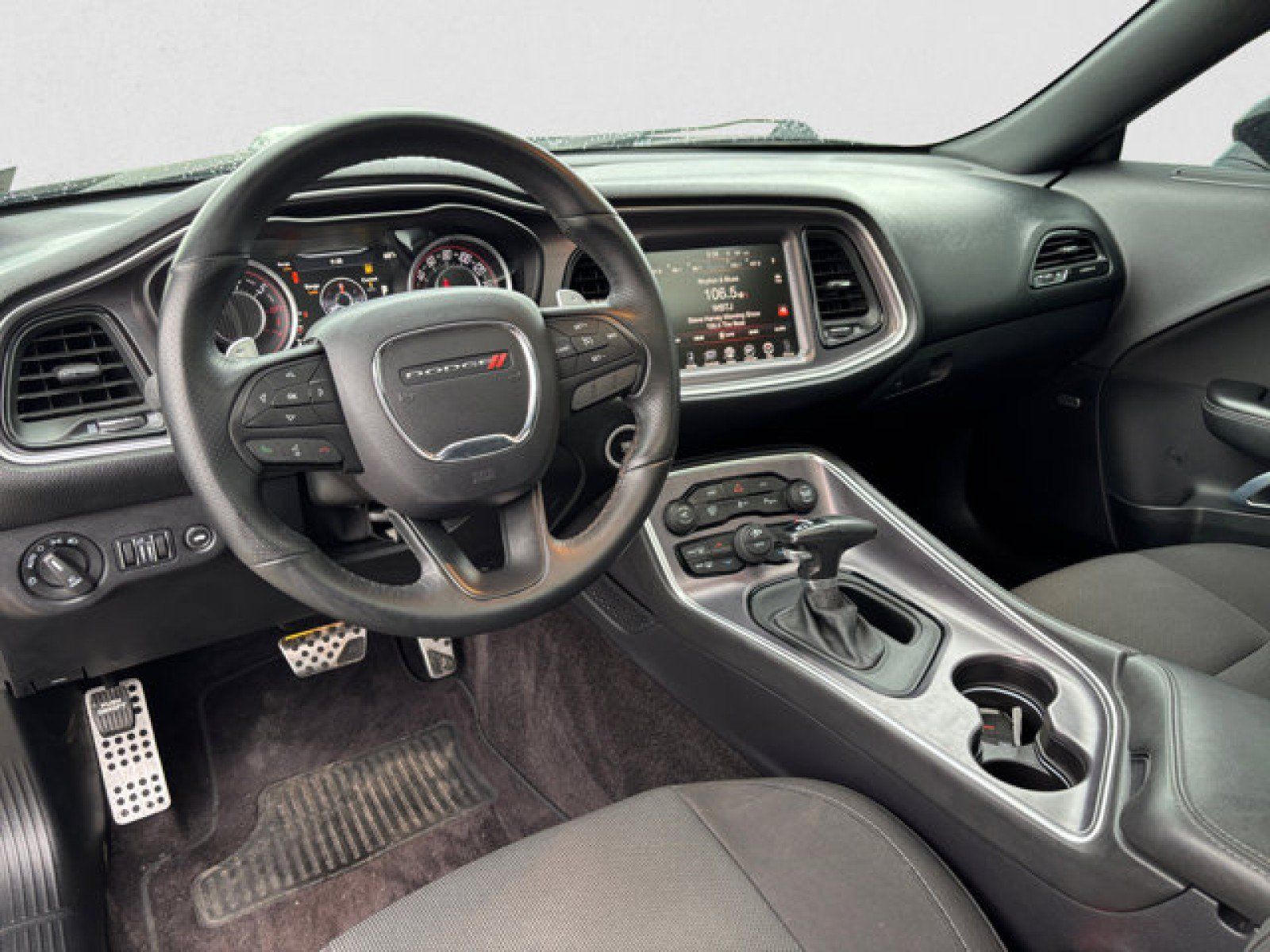 Used 2016 Dodge Challenger R/T RWD image 14