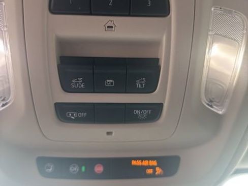 Used 2023 Buick Envision Avenir image 24