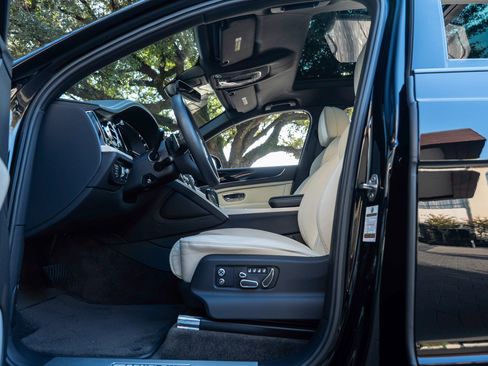 Used 2023 Bentley Bentayga Extended Wheelbase image 19