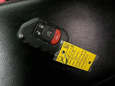 Used 2018 Jeep Wrangler Unlimited Rubicon AWD/4WD image 11