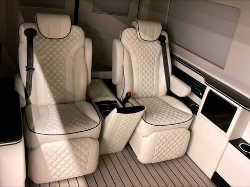 Used 2025 Mercedes-Benz Sprinter 2500 image 25