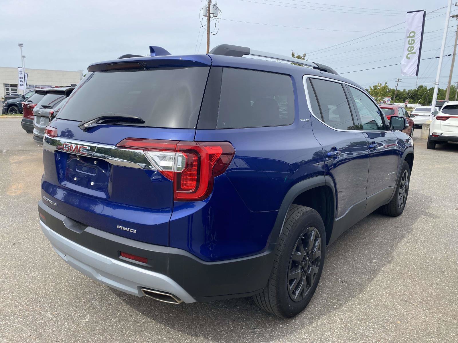 Used 2023 GMC Acadia SLE w/ Driver Convenience Package AWD/4WD image 8