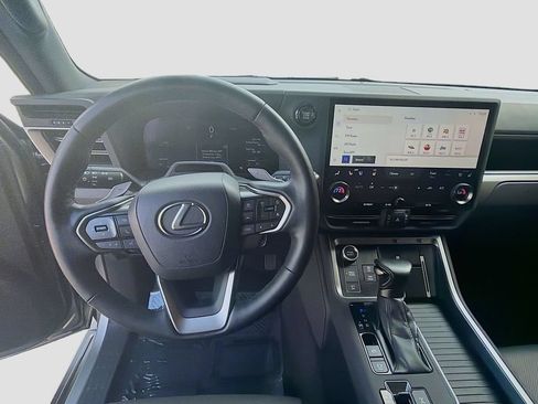 Used 2024 Lexus GX 550 w/ Cold Area Package AWD/4WD image 8