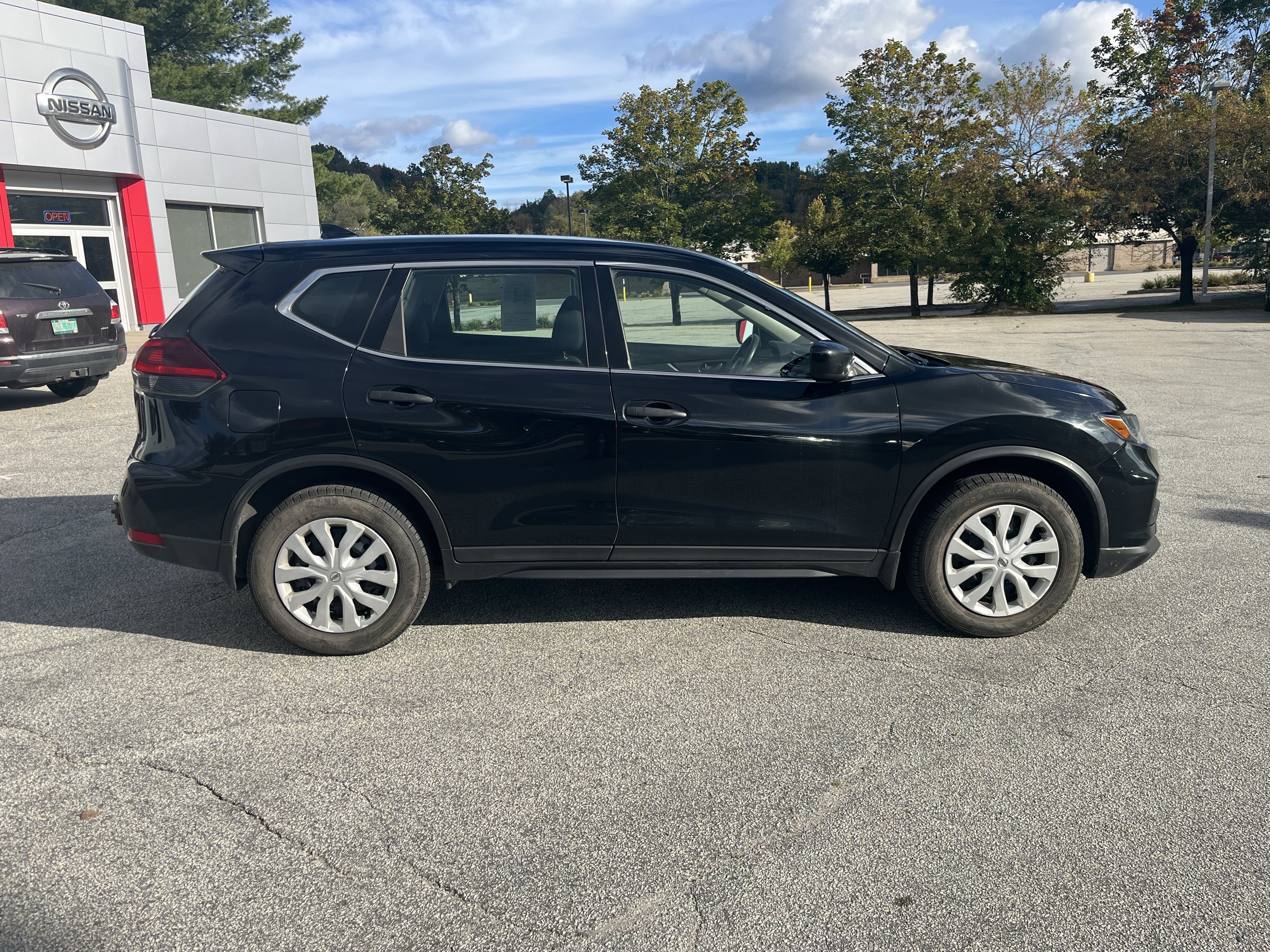 Used 2019 Nissan Rogue S AWD/4WD image 11