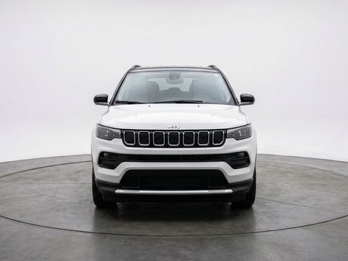 Used 2025 Jeep Compass Limited AWD/4WD image 2