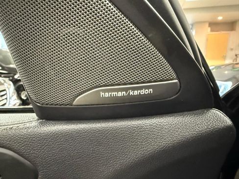 Used 2021 BMW X6 xDrive40i w/ M Sport Package image 25