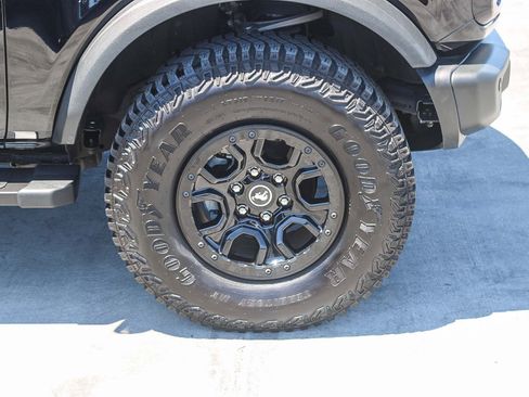 Used 2023 Ford Bronco Wildtrak image 11