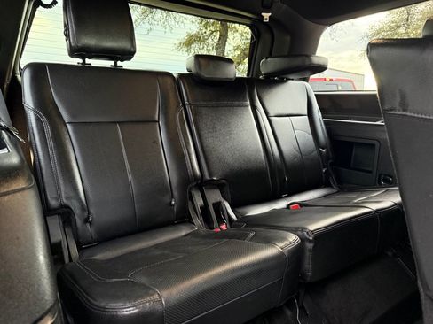 Used 2018 Ford Expedition XLT w/ Equipment Group 202A RWD image 28