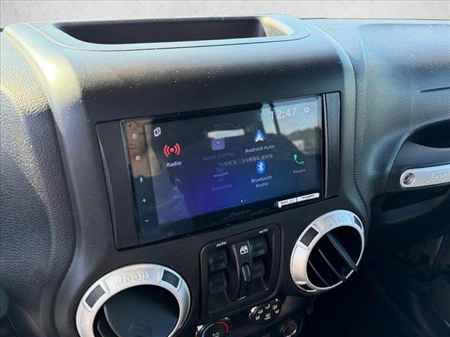 Used 2015 Jeep Wrangler Unlimited Rubicon w/ Connectivity Group AWD/4WD image 6
