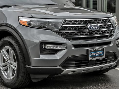 Used 2024 Ford Explorer XLT w/ Equipment Group 202A AWD/4WD image 2