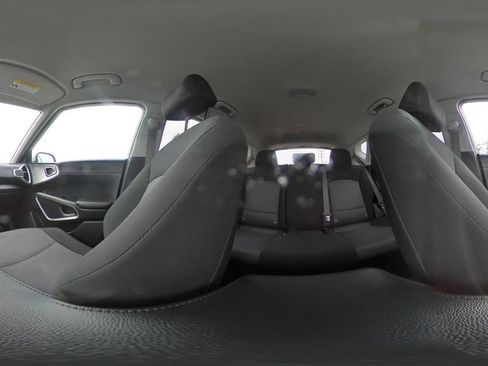 Used 2025 Kia Soul LX w/ LX Technology Package FWD image 47