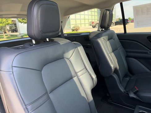 Used 2025 Lincoln Aviator AWD w/ Jet Appearance Package image 33