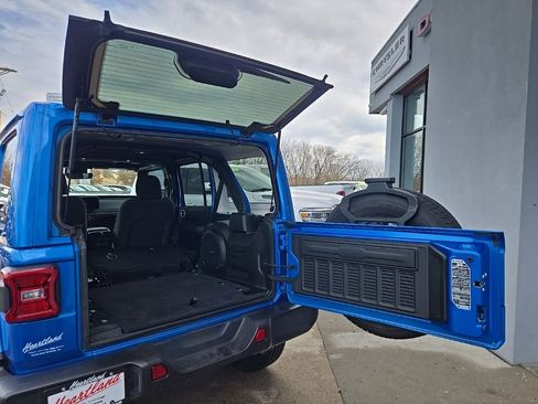 Used 2024 Jeep Wrangler Sahara w/ Technology Group image 90