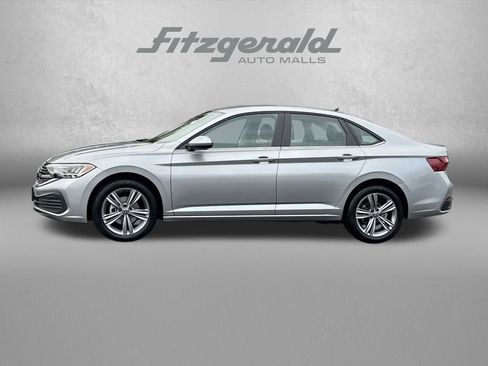 Used 2024 Volkswagen Jetta SE image 4