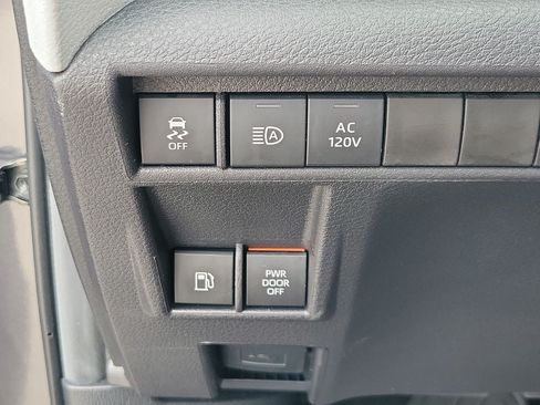 Used 2025 Toyota Sienna XLE w/ XLE Plus Package FWD image 34