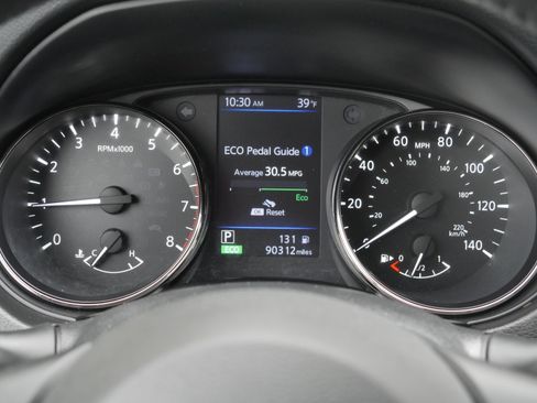 Used 2019 Nissan Rogue SV w/ Premium Package image 7