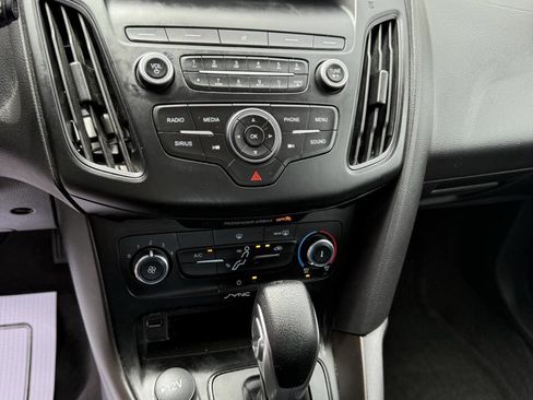 Used 2018 Ford Focus SE image 38