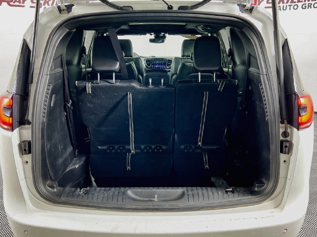 Used 2025 Chrysler Pacifica Limited FWD image 28
