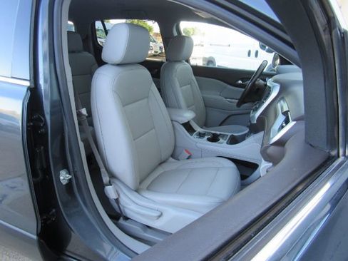 Used 2020 GMC Acadia SLT w/ Driver Alert Package II image 22