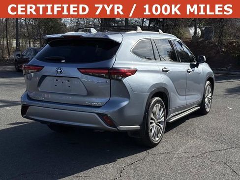 Used 2021 Toyota Highlander Platinum FWD image 2