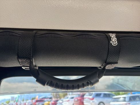 Used 2017 Jeep Wrangler Sport image 39