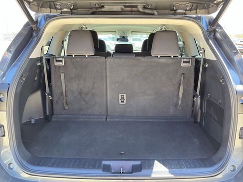Used 2023 Toyota Highlander LE FWD image 28
