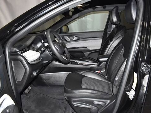 Used 2024 Jeep Compass Latitude image 12