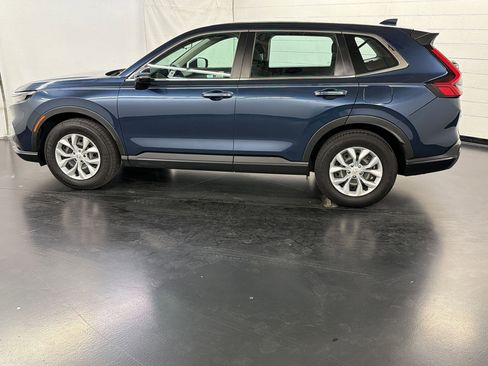Used 2023 Honda CR-V LX image 2