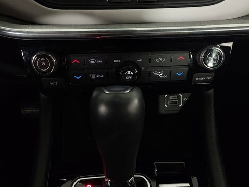 Used 2023 Jeep Compass Limited image 22