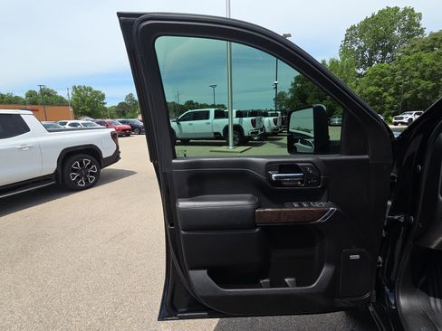 Used 2023 GMC Sierra 2500 Denali w/ Technology Package AWD/4WD image 15