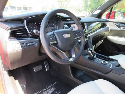 Used 2024 Cadillac XT6 Sport w/ Technology Package AWD/4WD image 18