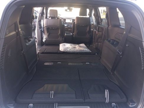 New 2026 Chrysler Pacifica Select image 30