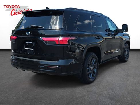 Used 2023 Toyota Sequoia Platinum AWD/4WD image 5