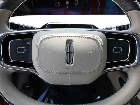 Certified 2025 Lincoln Nautilus Reserve AWD/4WD image 15