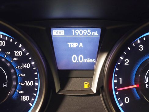 Used 2015 Hyundai Genesis 3.8 image 16