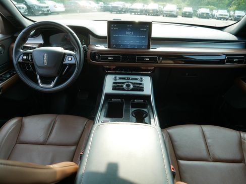 Used 2023 Lincoln Aviator Reserve w/ Jet Package AWD/4WD image 10