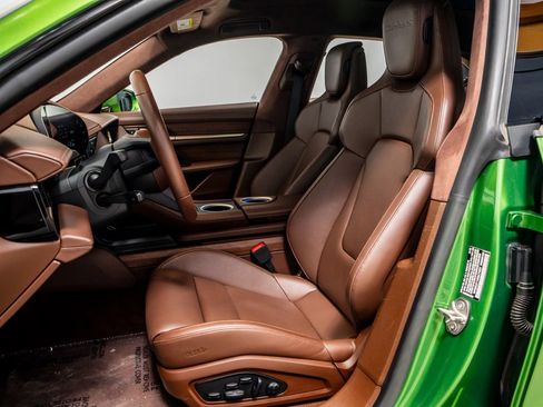 Used 2022 Porsche Taycan Turbo S image 5