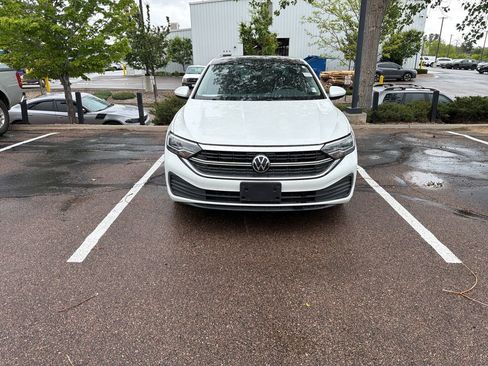 Used 2024 Volkswagen Jetta SE w/ Panoramic Sunroof Package FWD image 8
