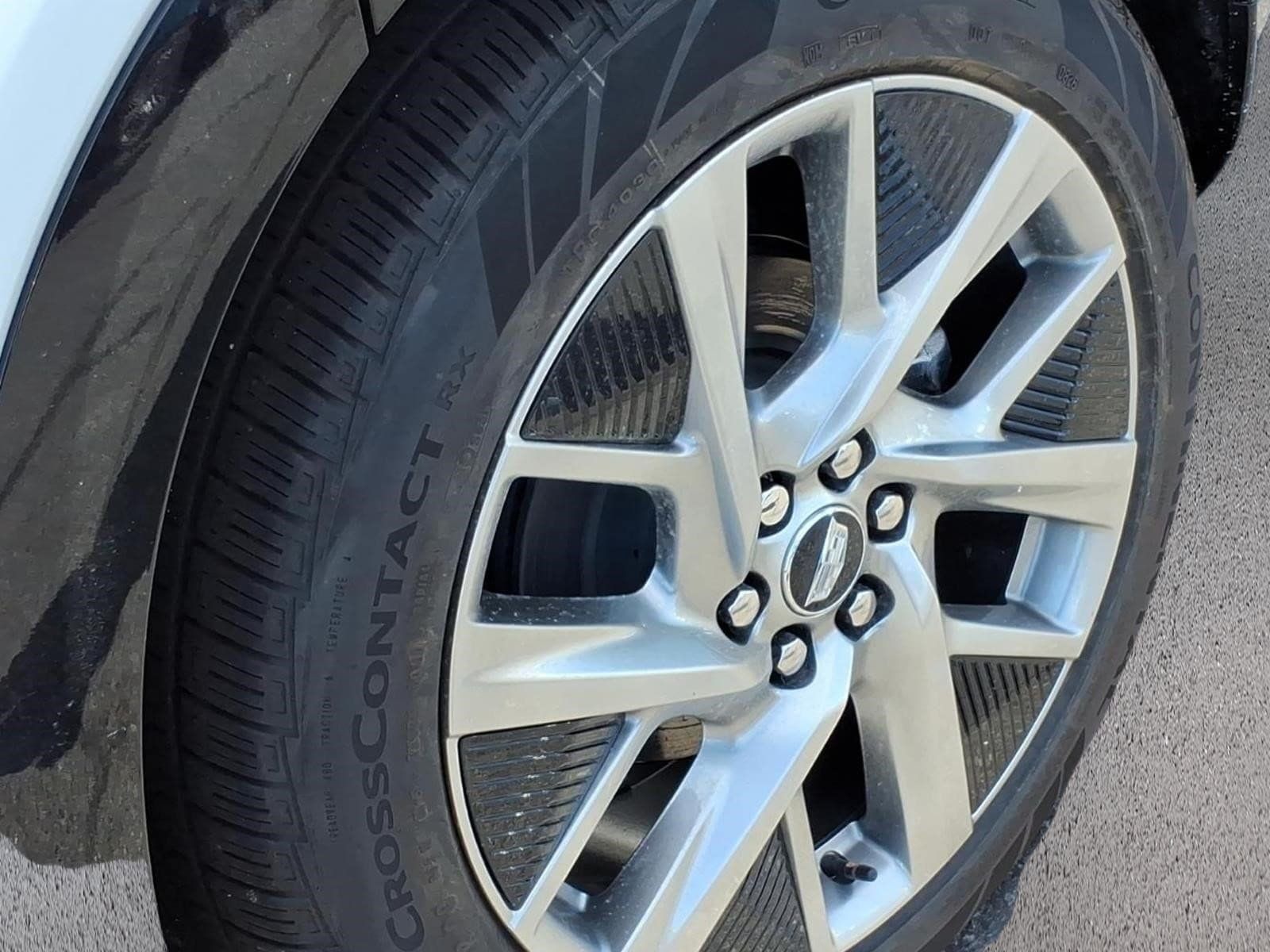 New 2027 Cadillac Optiq Luxury w/ LPO, Floor Liner Package AWD/4WD image 9