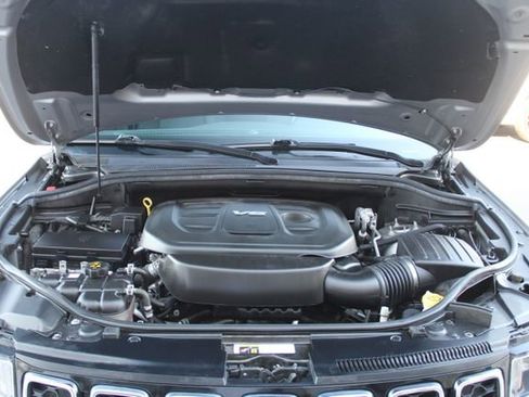 Used 2018 Jeep Grand Cherokee Laredo image 15