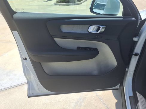 Certified 2024 Volvo XC40 B5 Plus AWD/4WD image 13