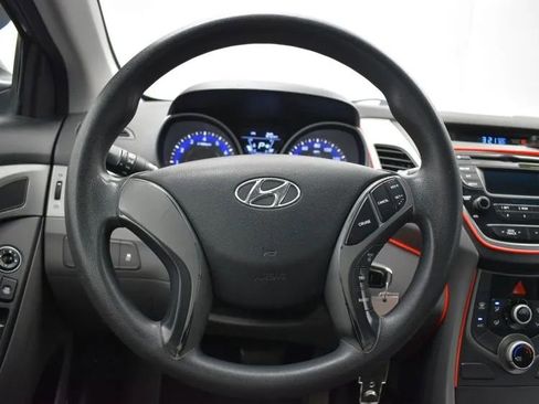 Used 2015 Hyundai Elantra SE image 19