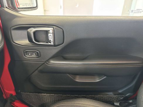 Used 2025 Jeep Wrangler Unlimited Sahara image 22