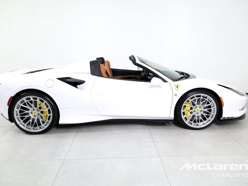 Used 2023 Ferrari F8 Tributo RWD image 10