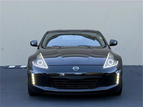 Used 2017 Nissan 370Z Coupe image 2